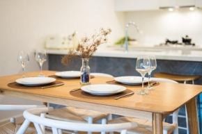 Modern Urban Retreat Stylish Apt in Ryde's Heart, Sydney